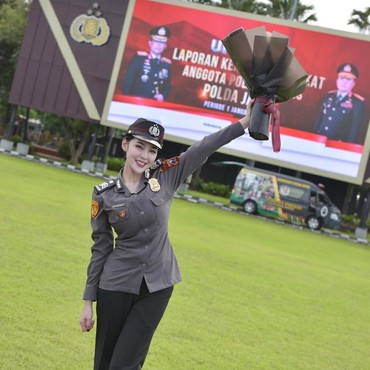 Polwan Ini Viral Usai Unggah Foto Naik Pangkat, Ramai Disebut Mirip Artis Korea