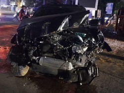 Fortuner Tabrak Truk di Simpang Jelutung Jambi, Dua Kendaraan Ringsek