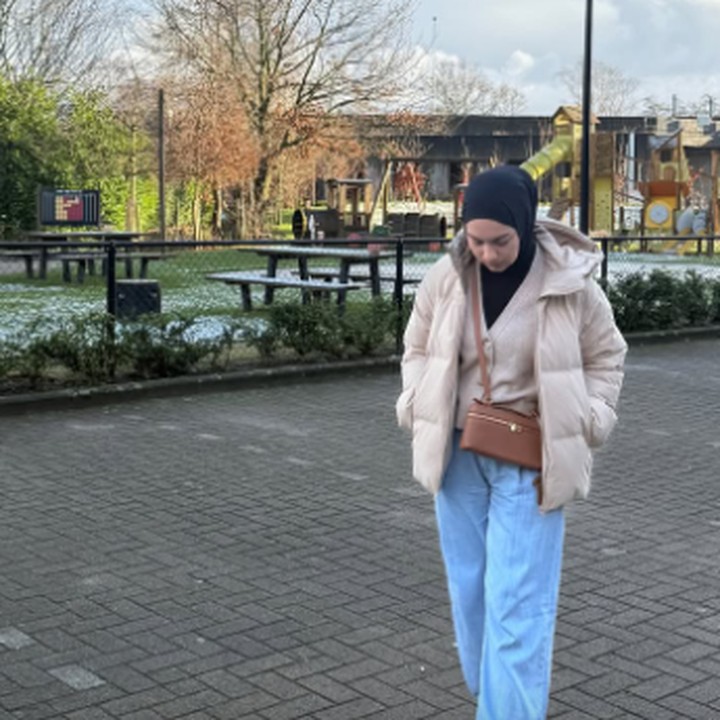 <p>Irish Bella mengunjungi rumah sang ayah Johan De Beule di Belgia pada Januari lalu. Ia pun sempat membagikan berbagai momen ketika menghabiskan waktu di area <em>outdoor</em> di kampung halamannya.&nbsp;&nbsp;(Foto: Instagram: @_irishbella_)</p>