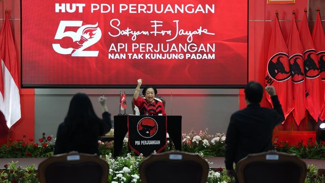 Ribuan kader PDIP Solo menyatakan support mereka agar Ketua Umum Megawati Soekarnoputri meneruskan lagi jabatannya di Kongres Partai 2025.