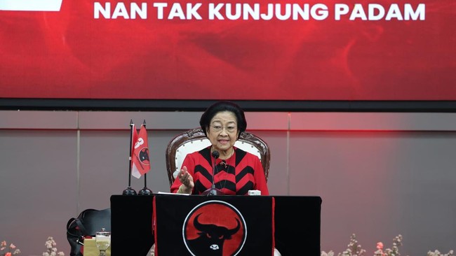 Sejumlah personil Komisi III DPR dari Fraksi PDIP mendatangi rumah Ketua Umum PDIP Megawati di Teuku Umar, Jakpus, Kamis siang.