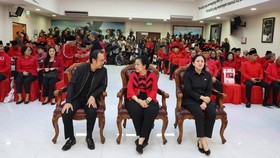 Megawati Terisak Nama Bung Karno Dipulihkan, Terima Kasih ke Prabowo
