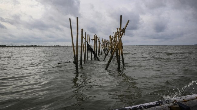 Sejumlah nelayan di pesisir Kabupaten Tangerang mengaku diancam setelah protes pembangunan pagar di laut Kabupaten Tangerang.