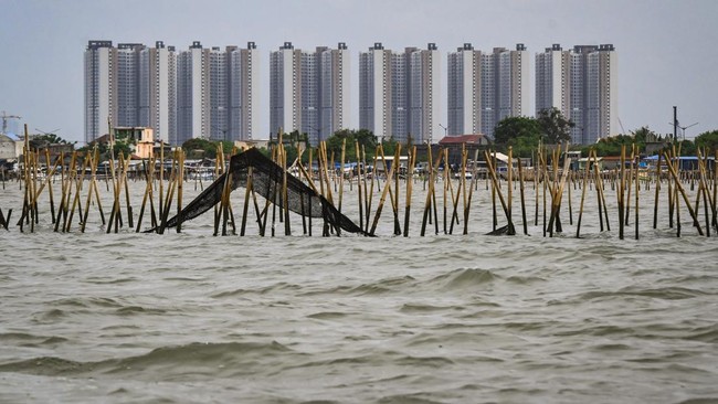 Muhammadiyah melayangkan somasi terbuka ke pihak yang membuat pagar laut sekitar 30 km di pesisir utara Tangerang.