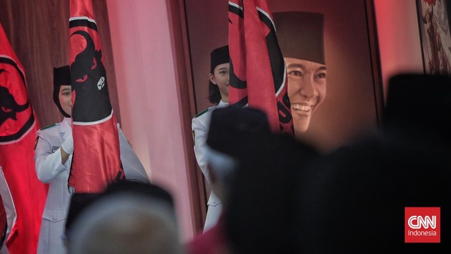Kepala Daerah PDIP Dapat Materi Kopdes Merah Putih hingga HaKI Bupati Tapanuli Tengah Masinton Pasaribu menyebut pembekalan kepala daerah PDIP hari ini tentang Koperasi Desa Merah Putih, HaKI, hingga pemberantasan korupsi.