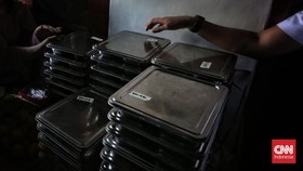 Siswa SD di Bombana Santap MBG Menu Ayam Busuk, BGN Bakal Evaluasi