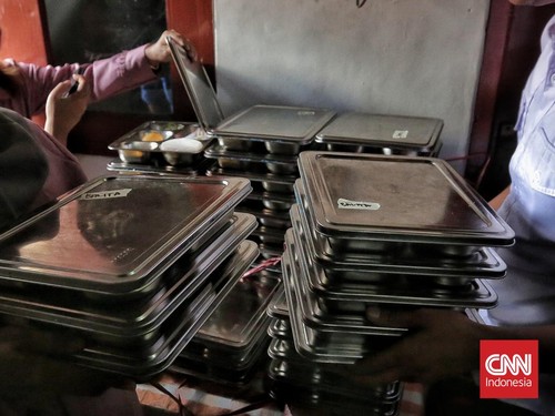 Siswa Keracunan MBG di Ketapang: Nugget Ikan Hiu Bau, Sayur Berlendir