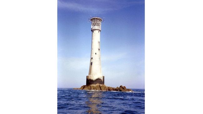 Dari pulau rimbun hingga pulau berbatu di ujung dunia, inilah 7 pulau terkecil di dunia yang dapat kamu kunjungi saat liburan, melansir Travel and Leisure.