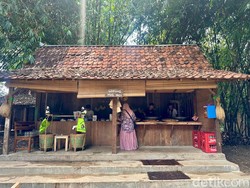 Video: Merasakan Sensasi Makan di Resto Cibubur dengan Naungan Bambu