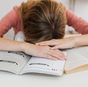 5 Cara Mudah Mengubah Kebiasaan Burukmu Agar Tahun 2025 Jadi Lebih Produktif