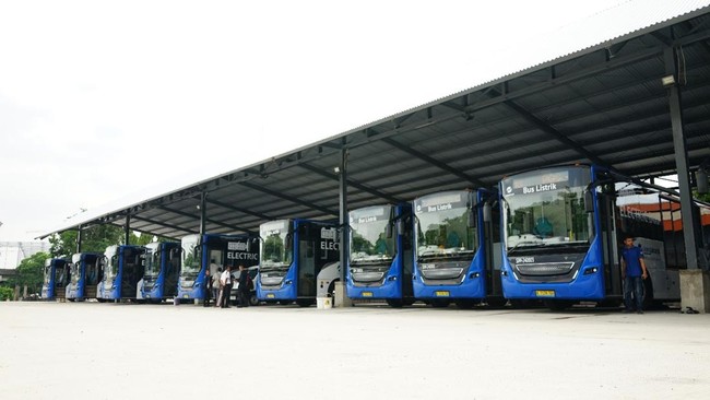 Bus listrik untuk Transjakarta yang diproduksi VKTR secara CKD dengan TKDN lebih dari 40 persen telah resmi beroperasi melayani 14 koridor mulai Sabtu (11/1/2024).