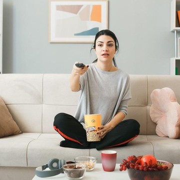 4 Kebiasaan di Akhir Pekan yang Bisa Membuat Berat Badan Naik, Batasi Mulai Besok!