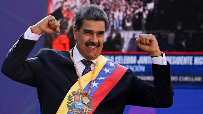 Presiden Donald Trump mengerahkan tiga kapal perang ke lepas pantai Venezuela pada Rabu (20/8) saat AS memburu Presiden Nicolas Maduro.