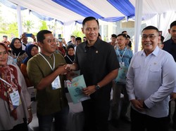 Bagi-bagi Sertifikat Tanah di Lebak, AHY: Bukti Kepastian Hukum!