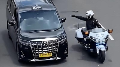 Seskab Teddy soal Petugas Patwal Mobil RI 36: Sudah Kami Tegur