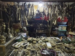 Menilik Toko Alat Perdukunan di Surabaya yang Tak Pernah Sepi Pembeli