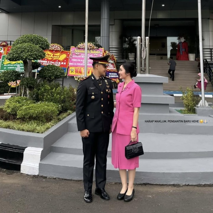 <p>Febby Rastanty adalah salah satu aktris yang kini menjalani perannya sebagai ibu Bhayangkari setelah menikah dengan sang pujaan hati yang berprofesi sebagai polisi, Drajat Djumantara, pada 9 November 2024. (Foto: Instagram@febbyrastanty)</p>