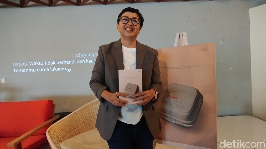 Ika Natassa Ika Natasa meluncurkan novel terbaru berjudul Satine. Acara bincang-bincang buku ini digelar di Ganara Art Space, Plaza Indonesia, Jakarta Pusat, Sabtu (11/1/2025).