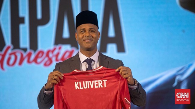 Media Australia menyebut pelatih Timnas Indonesia Patrick Kluivert sebagai pelatih medioker, seperti halnya pelatih Australia Tony Popovic.