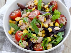 Resep Salad Tuna Jagung Manis yang Kaya Nutrisi Untuk Menu Diet