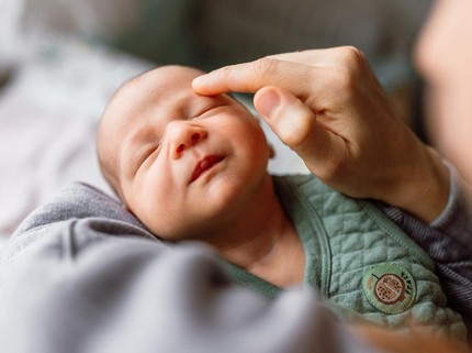 Mengenal Reflek Rooting pada Bayi, Respon Bawaan Ketika Sudut Mulut Si Kecil Dibelai
