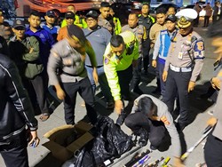 Video: 2 Kubu Suporter Terlibat Bentrok di Rest Area Tol Jagorawi