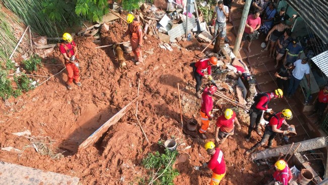 Tanah longsor yang dipicu hujan deras sejak Sabtu (11/1) menewaskan 10 orang di Brasil.