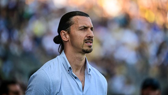 AC Milan's Swedish senior advisor Zlatan Ibrahimovic looks on ahead of the Italian Serie A football match between Parma Calcio 1913 and AC Milan at Ennio-Tardini Stadium in Parma, on August 24, 2024. (Photo by Piero CRUCIATTI / AFP)