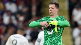 Nasib Unik Szczesny: Pensiun, Gabung Barcelona, Ditawari Kontrak Baru