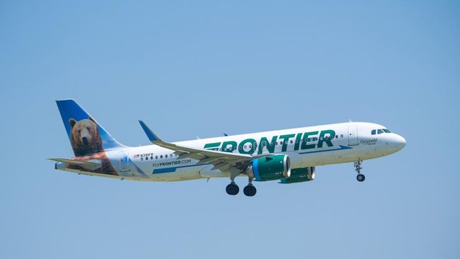 Banyak penggemar Khabib Nurmagomedov setelah insiden pengusiran itu viral, langsung menyerbu akun media sosial Instagram maskapai Frontier Airlines.