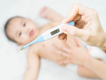 7 Cara Menurunkan Panas pada Bayi 1 Tahun yang Aman dan Ampuh