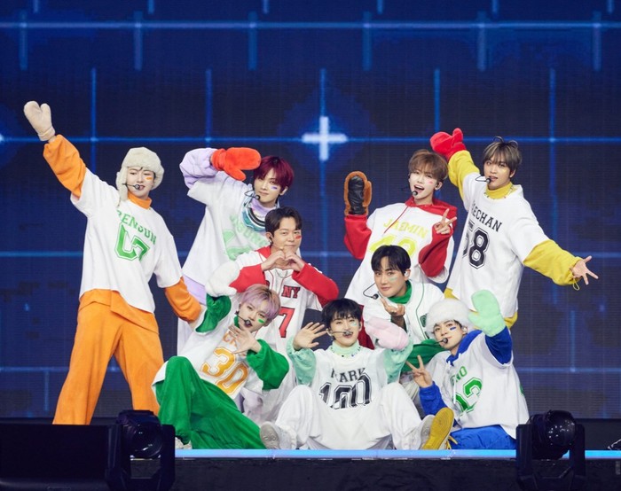 Kolaborasi special lainnya sukses membuat penonton bernostalgia, seperti Kangta dan Tony An H.O.T yang tampil bersama NCT Dream membawakan lagu ‘Candy’. Penuh penampilan special, SMTOWN 2025 sukses membuat penggemar bahagia./ Foto: soompi.com