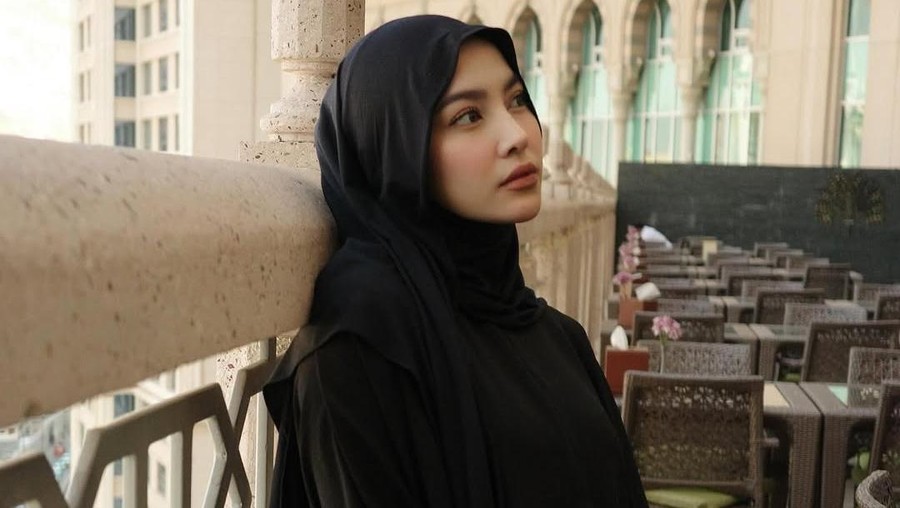 Mahalini dan Rizky Febian Umrah Mahalini dan Rizky Febian Umrah