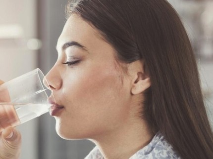 Minum Air Dingin dan Hangat, Mana yang Lebih Cepat Turunkan Berat Badan?