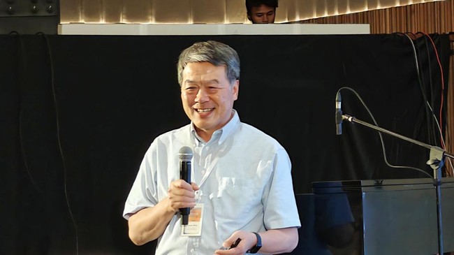 Direktur Tsinghua Laboratory of Brain and Intelligence, Xiaoqin Wang menyebut bagian tubuh yang sebenarnya mendengarkan musik bukanlah telinga, tetapi otak.
