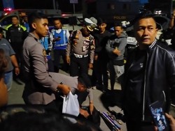 Bentrokan Suporter Bola di Rest Area Jagorawi hingga Jatuh Korban Luka