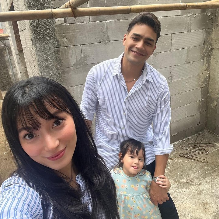 <p>Asmirandah dan Jonas Rivanno tengah membangun rumah impian mereka, Bunda. Disebutkan bahwa keduanya ingin mewujudkan mimpi memiliki rumah di samping danau. (Foto: Instagram: @asmirandah89)</p>