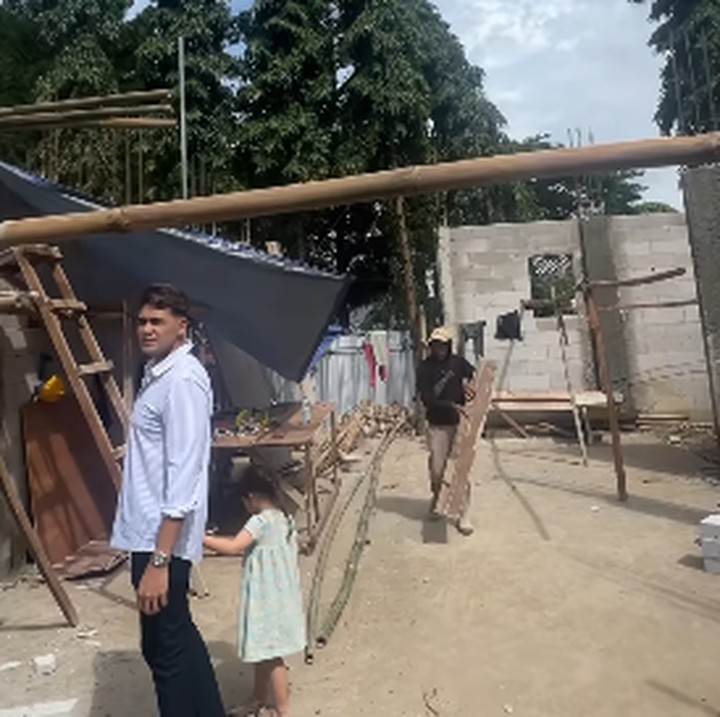 <p>Rumah pasangan artis ini ternyata juga memiliki sebutan dengan makna yang indah. "Kita yakin banget ini bukan kebetulan tapi memang sudah Tuhan yang siapkan. Terimakasiiihhh Tuhan. Dan sudah mulai pembangunan.. rumah impian kita yang kita sebut 'Bethesda' (Rumah Kasih Karunia)," jelasnya. (Foto: Instagram@asmirandah89)</p>