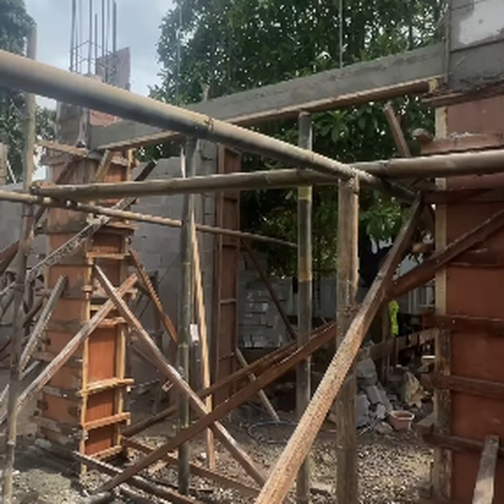 <p>Kini, Andah dan Jonas pun sudah mulai membangun rumahnya, Bunda. Rumah ini dinamakan sebagai 'Bethesda', yang artinya Rumah Kasih Karunia.  (Foto: Instagram: @asmirandah89)</p>