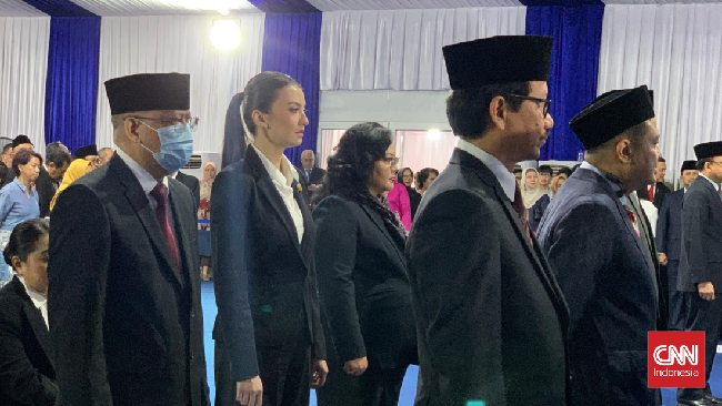 Raline Shah ditetapkan sebagai Staf Khusus Menteri Komunikasi dan Digital (Menkomdigi) untuk Bidang Kemitraan Global dan Edukasi Digital pada 13 Januari 2025.