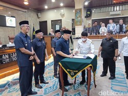 Effendi Edo-Siti Farida Ditetapkan Jadi Walkot dan Wawalkot Cirebon Terpilih