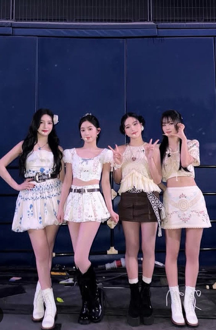 Red Velvet dengan 4 anggotanya juga sukses menyapa penggemar dengan lagu andalan mereka, ‘Red Flavor’ dan ‘Cosmic’. Irene, Seulgi dan Joy juga tampil dengan mengcover lagu ‘Run Devil Run’ dari Girls Generation./ Foto: instagram.com/smtown
