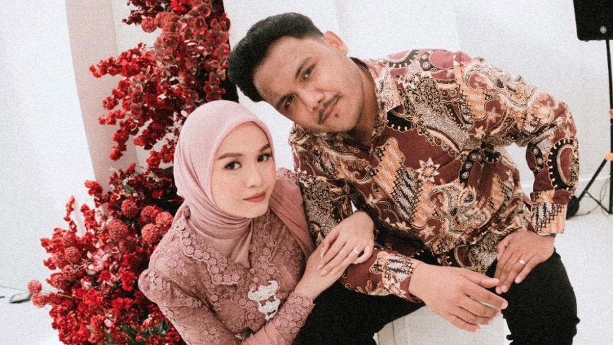 Salma Salsabil dan Dimansyah Laitupa Resmi Tunangan