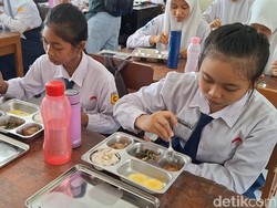 Hari Pertama Makan Bergizi Gratis di Mataram Sasar 5 Sekolah, BBPOM Mengawasi