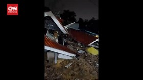 VIDEO: 4 Warga Tewas Saat Tanah Longsor di Kota Batam