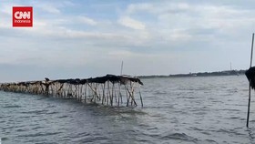 VIDEO: Pagar Laut Masih Berdiri, Nelayan Protes Malah Diancam