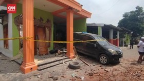 VIDEO: Rumah Polisi di Mojokerto Meledak, Ibu dan Bayi Tewas