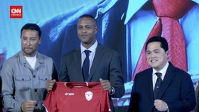 VIDEO: Kluivert Diperkenalkan, Target Bawa Indonesia ke Piala Dunia
