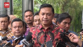 VIDEO: PDIP Tegaskan Hasto Siap Ditahan: Kepala Tegap dan Tersenyum