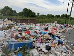 Warga Ngeluh Sampah di Pekanbaru Tak Diangkut: Bau Busuk!